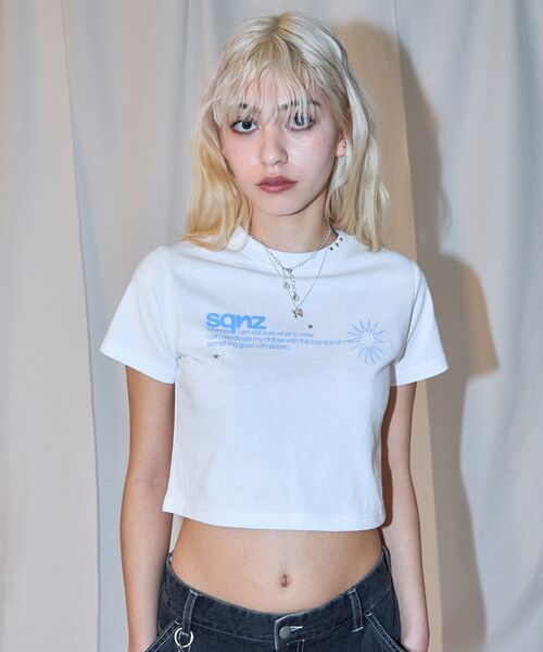 SEQUENZ（シークエンズ）の「【sqnz（エスキュンズ）】sqnz logo babe tee / Tシャツ 半袖 クルーネック スタッズ チビT ピチT短丈（Tシャツ/カットソー・レディース・ホワイト/その他1/ブラック・FREE）」の2枚目の写真