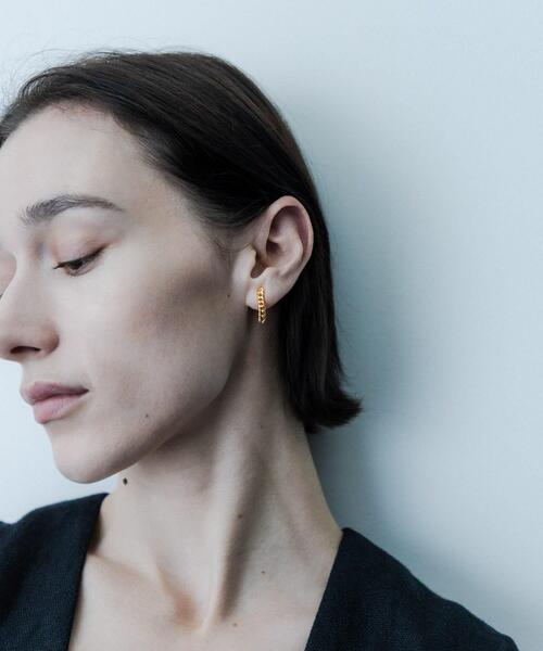SMELLY(スメリー)の「SMELLY so’ asymmetry chain earring(イヤリング・レディース・ゴールド・-)」の3枚目の写真