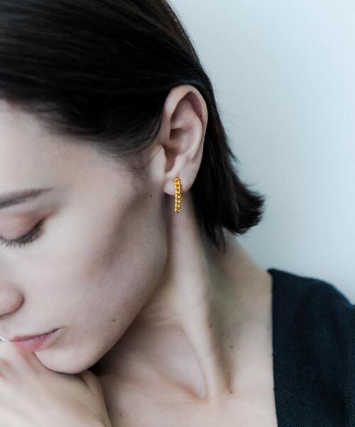 SMELLY(スメリー)の「SMELLY so’ asymmetry chain earring(イヤリング・レディース・ゴールド・-)」の4枚目の写真