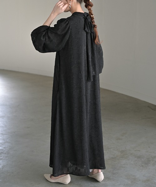 HUG.U(ハグユー)の「シワになりにくい お呼ばれワンピース 選べる2丈(ワンピース・レディース・ライトブルー/ブラック/ラベンダー/ピンクベージュ・レギュラー丈/トール丈)」の2枚目の写真