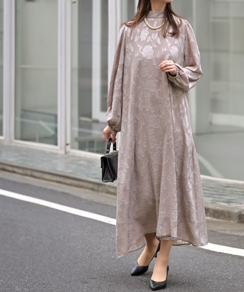 HUG.U(ハグユー)の「シワになりにくい お呼ばれワンピース 選べる2丈(ワンピース・レディース・ライトブルー/ブラック/ラベンダー/ピンクベージュ・レギュラー丈/トール丈)」の17枚目の写真