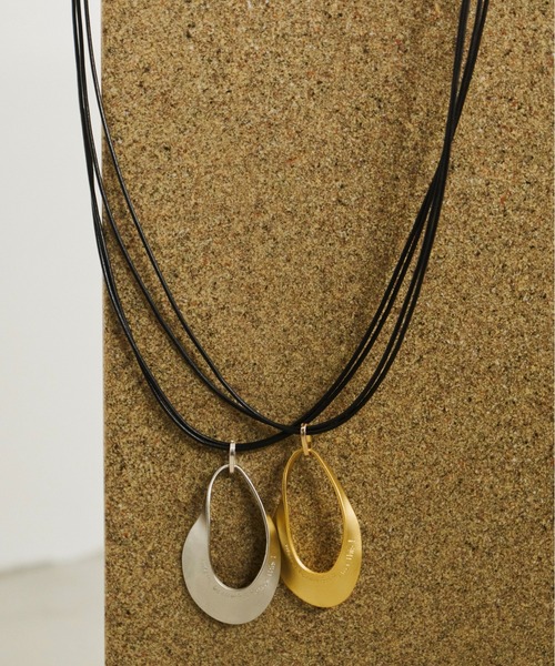 loni（ロニ）の「Letterring Leaf Plate Necklace（ネックレス・レディース・ゴールド/シルバー・FREE）」の6枚目の写真