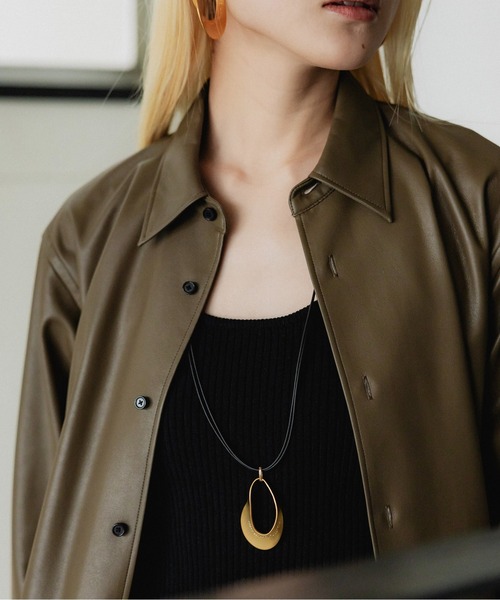 loni（ロニ）の「Letterring Leaf Plate Necklace（ネックレス・レディース・ゴールド/シルバー・FREE）」の4枚目の写真