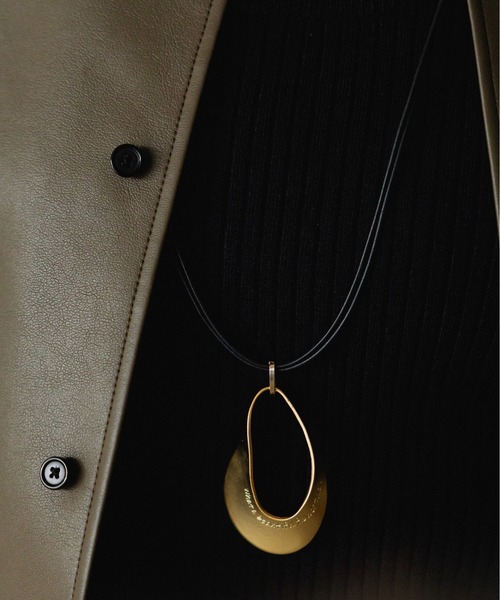 loni（ロニ）の「Letterring Leaf Plate Necklace（ネックレス・レディース・ゴールド/シルバー・FREE）」の5枚目の写真