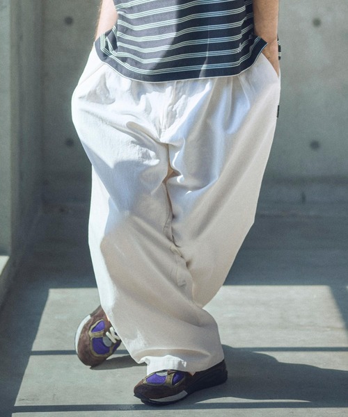 ADAM PATEK(アダムパテック)の「ADAMPATEK/generous tuck relax chino pants/タック入りワイドシルエットチノパンツ(チノパンツ・メンズ・ベージュ/ホワイト・1/2)」の1枚目の写真
