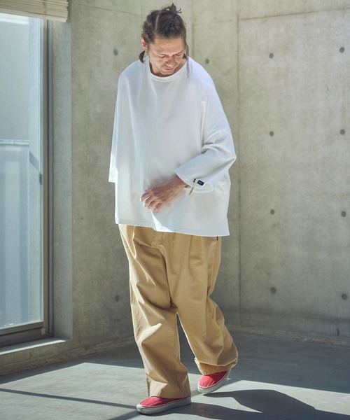 ADAM PATEK(アダムパテック)の「ADAMPATEK/generous tuck relax chino pants/タック入りワイドシルエットチノパンツ(チノパンツ・メンズ・ベージュ/ホワイト・1/2)」の11枚目の写真