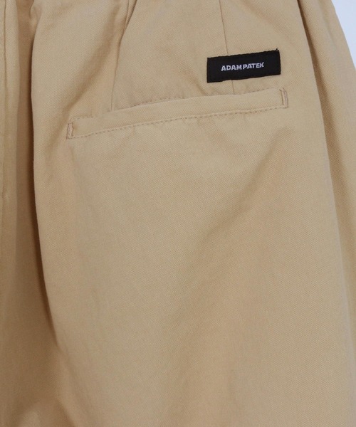 ADAM PATEK(アダムパテック)の「ADAMPATEK/generous tuck relax chino pants/タック入りワイドシルエットチノパンツ(チノパンツ・メンズ・ベージュ/ホワイト・1/2)」の3枚目の写真