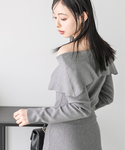 AMELY(エミリー)の「オフショルダーニットフレアワンピース(ワンピース・レディース・グレー/ネイビー/ベージュ/ブラック・フリー)」の14枚目の写真