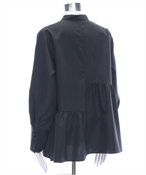 CLEAR BASIC（クリアベーシック）の「アシンメトリーペプラムブラウス[オフィスカジュアル 着回し抜群 大人 骨格ナチュラル] ≪CLEAR BASIC≫（シャツ/ブラウス・レディース・ブルー系その他/オフホワイト/ブラック・F）」の9枚目の写真