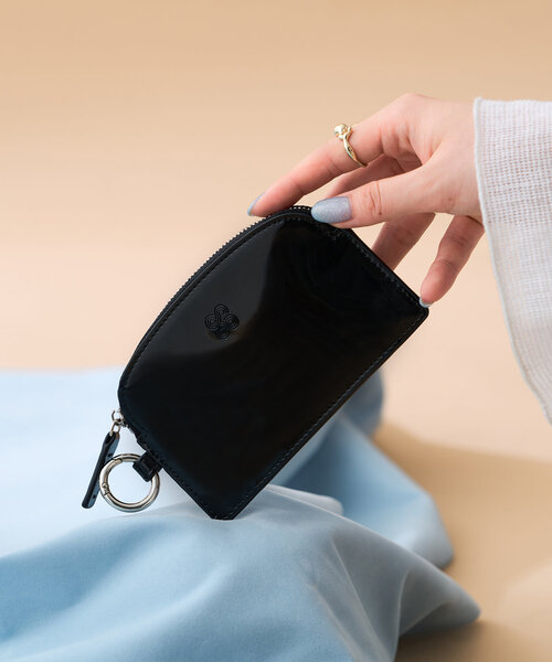 Kastane（カスタネ）の「【Kolors like you/4色展開】エナメルマルチケース（財布・レディース・グリーン/シルバー/ピンク系その他/ブラック・FREE）」の2枚目の写真