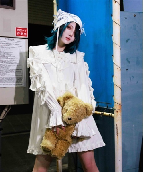 axes femme POETIQUE（アクシーズファムポエティック）の「メニーメニーリボンワンピース（ワンピース・レディース・ホワイト/サックスブルー/ブラック・MEDIUM）」の2枚目の写真