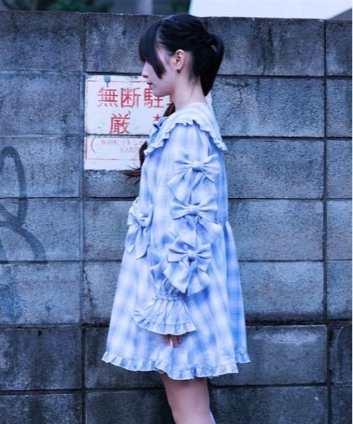 axes femme POETIQUE（アクシーズファムポエティック）の「メニーメニーリボンワンピース（ワンピース・レディース・ホワイト/サックスブルー/ブラック・MEDIUM）」の5枚目の写真