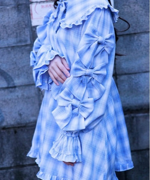 axes femme POETIQUE（アクシーズファムポエティック）の「メニーメニーリボンワンピース（ワンピース・レディース・ホワイト/サックスブルー/ブラック・MEDIUM）」の9枚目の写真
