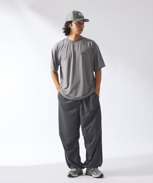 DAIWA（ダイワ）の「DAIWA / ダイワ 別注 ロゴ Tシャツ（Tシャツ/カットソー・メンズ・チャコールグレー/ブラック/アイボリー/ネイビー/ブルー系その他・MEDIUM/LARGE）」の22枚目の写真