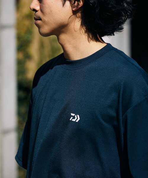DAIWA（ダイワ）の「DAIWA / ダイワ 別注 ロゴ Tシャツ（Tシャツ/カットソー・メンズ・チャコールグレー/ブラック/アイボリー/ネイビー/ブルー系その他・MEDIUM/LARGE）」の12枚目の写真