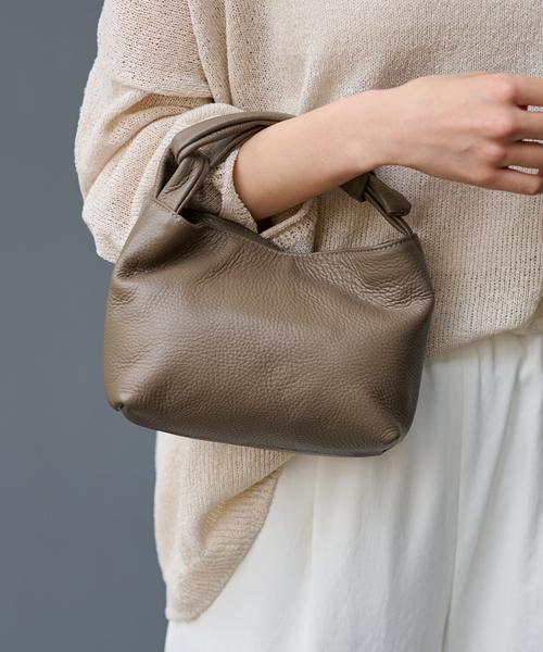 FRAMeWORK(フレームワーク)の「AULENTTI/オウレンティ ハンドルスライドミニバッグ(ハンドバッグ・レディース・ベージュ/ブラック・FREE)」の14枚目の写真