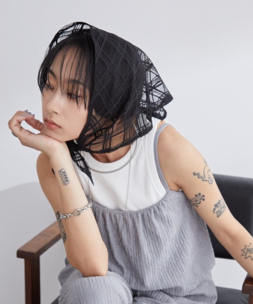 Aunt Marie's(アントマリーズ)の「トライアングルレーススカーフ(バンダナ/スカーフ・レディース・ホワイト/ブラック/ブルー・FREE)」の1枚目の写真