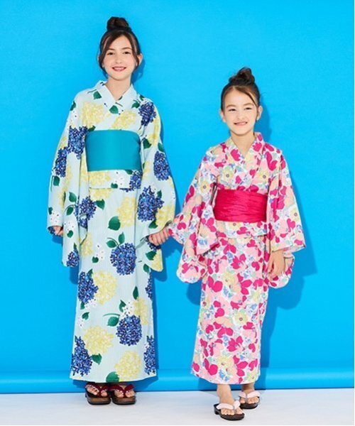 【新品】kate spade kids ヴァイ二ーローズ 浴衣 130 花柄 紺 新品】kate spade kids ヴァイ二ーローズ 浴衣 130 花柄 紺 kate