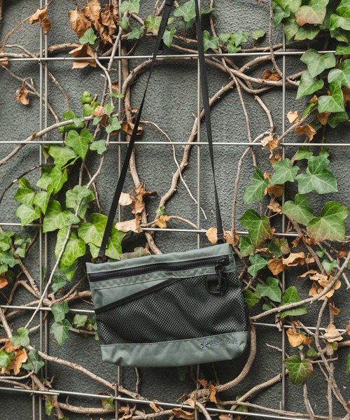Snow Peak（スノーピーク）の「『別注』Snow Peak Apparel×DOORS　Everyday Use Sacoche（ショルダーバッグ・メンズ・ブラック/オリーブ/グレー・ONE）」の5枚目の写真