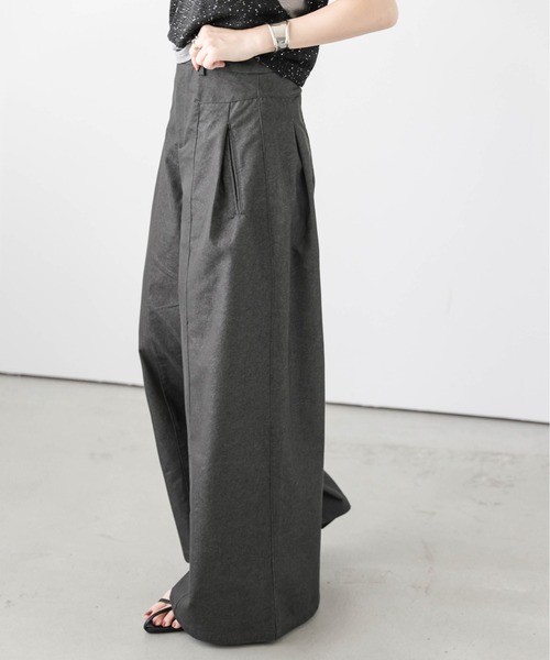 Lajour(ラジュール)の「日本製 ワイドツイルパンツ(その他パンツ・レディース・ベージュ/ホワイト/チャコールグレー/インディゴブルー・M/L)」の1枚目の写真