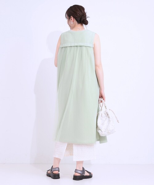 SHOO・LA・RUE(シューラルー)の「旬を取り入れながら体型カバー ボタンレスエアリージレ(ベスト・レディース・ブラック/ブラウン系/ライトグリーン・04/03/02/01)」の9枚目の写真