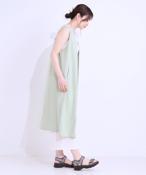 SHOO・LA・RUE(シューラルー)の「旬を取り入れながら体型カバー ボタンレスエアリージレ(ベスト・レディース・ブラック/ブラウン系/ライトグリーン・04/03/02/01)」の10枚目の写真