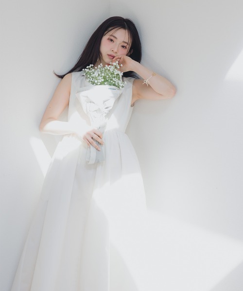 Petitjo（プッチージョ）の「小さいサイズ　Vネックギャザーワンピース　低身長さん・小柄女性（ワンピース・レディース・アイボリー/ブラック・PSS/PS/PM/PL）」の4枚目の写真