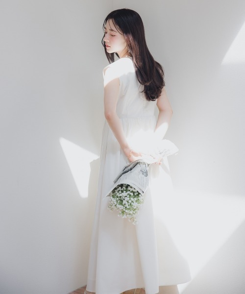 Petitjo（プッチージョ）の「小さいサイズ　Vネックギャザーワンピース　低身長さん・小柄女性（ワンピース・レディース・アイボリー/ブラック・PSS/PS/PM/PL）」の6枚目の写真