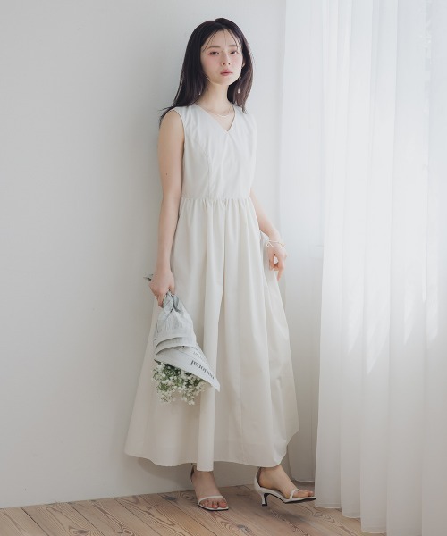 Petitjo（プッチージョ）の「小さいサイズ　Vネックギャザーワンピース　低身長さん・小柄女性（ワンピース・レディース・アイボリー/ブラック・PSS/PS/PM/PL）」の9枚目の写真