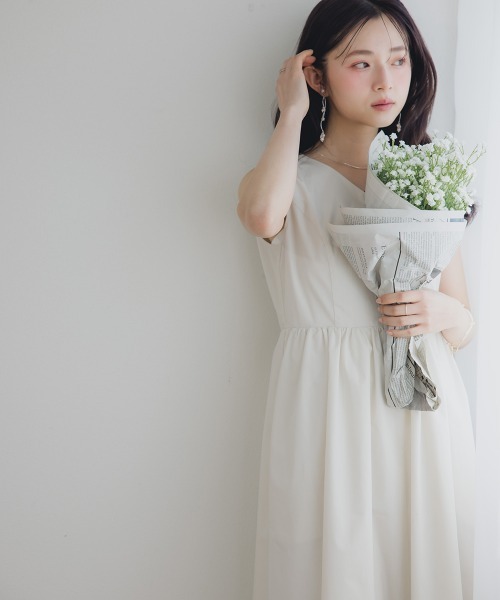 Petitjo（プッチージョ）の「小さいサイズ　Vネックギャザーワンピース　低身長さん・小柄女性（ワンピース・レディース・アイボリー/ブラック・PSS/PS/PM/PL）」の12枚目の写真