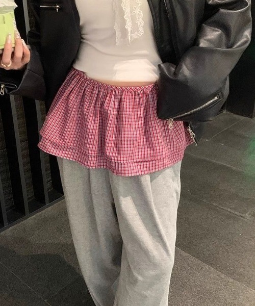 Vipoa（ヴィポア）の「チェックカーテンレイヤードスカート（スカート・レディース・ブラック/カーキ/ライトブルー/ブルー/レッド・FREE）」の5枚目の写真