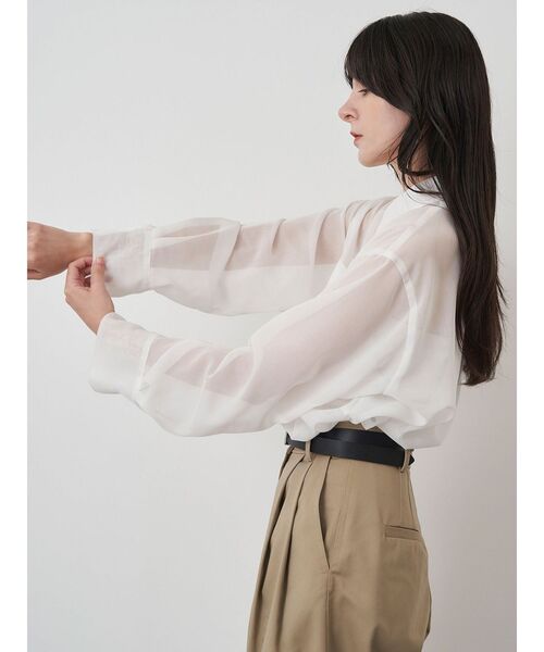 ELENDEEK（エレンディーク）の「オーバーサイズシアーシャツ（シャツ/ブラウス・レディース・ベージュ/オフホワイト/ブラック・FREE）」の14枚目の写真