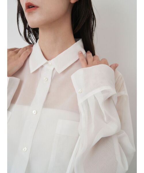 ELENDEEK（エレンディーク）の「オーバーサイズシアーシャツ（シャツ/ブラウス・レディース・ベージュ/オフホワイト/ブラック・FREE）」の16枚目の写真