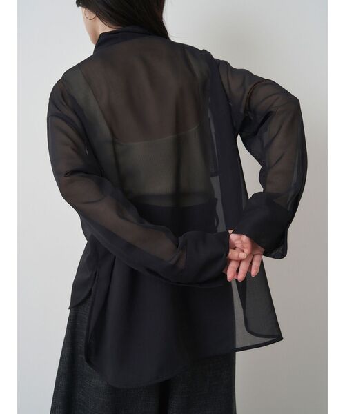 ELENDEEK（エレンディーク）の「オーバーサイズシアーシャツ（シャツ/ブラウス・レディース・ベージュ/オフホワイト/ブラック・FREE）」の21枚目の写真