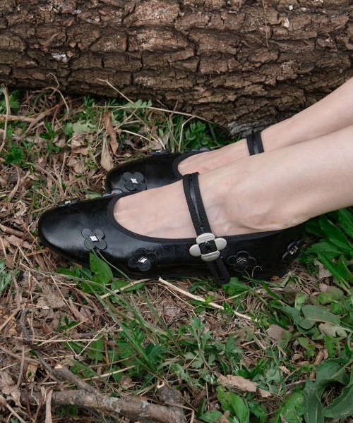 X MINJUKIM] FLORAL PATCH MARYJANES（バレエシューズ）｜ROCKFISH