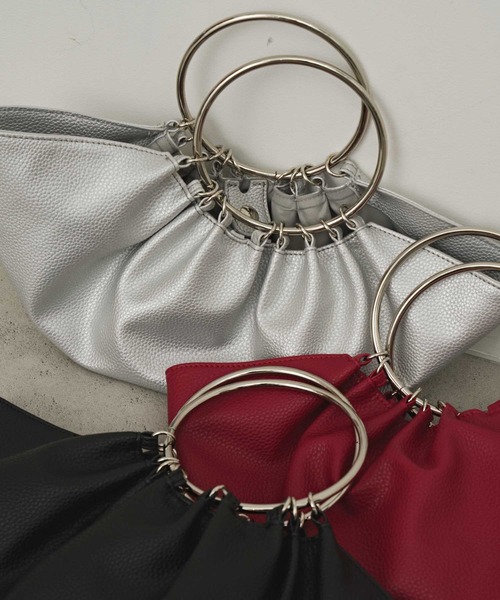 VIOLETTA（ヴィオレッタ）の「フープハンドルラウンドバッグ（ハンドバッグ・レディース・ブラック/レッド/シルバー・FREE）」の4枚目の写真