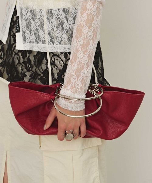 VIOLETTA（ヴィオレッタ）の「フープハンドルラウンドバッグ（ハンドバッグ・レディース・ブラック/レッド/シルバー・FREE）」の7枚目の写真