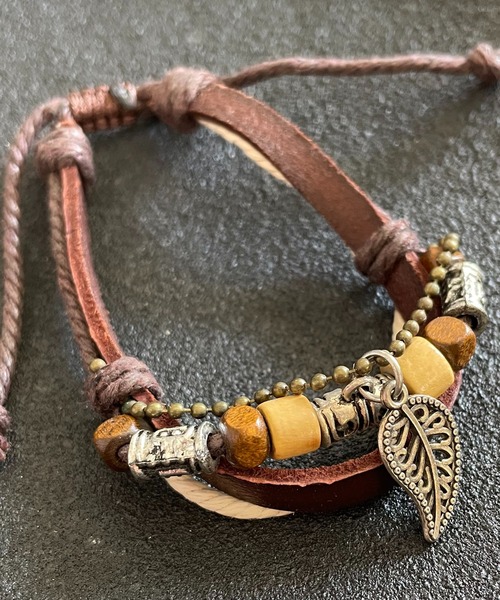 SPINNS(スピンズ)の「ウッドビーズミックスブレスレット/ヴィンテージライク(ブレスレット・メンズ・ブラック/ブラウン・ONESIZE)」の1枚目の写真