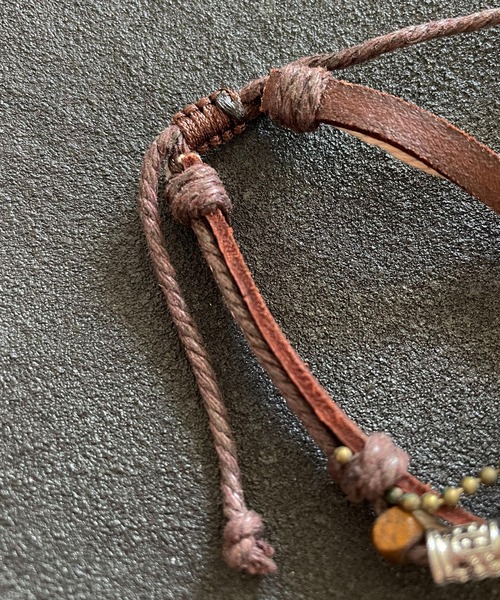 SPINNS(スピンズ)の「ウッドビーズミックスブレスレット/ヴィンテージライク(ブレスレット・メンズ・ブラック/ブラウン・ONESIZE)」の8枚目の写真