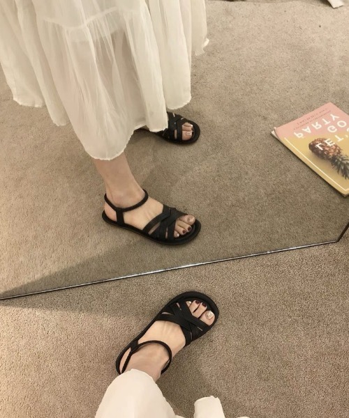Ritzy(リッツィー)の「クロス編み込みデザインフラットサンダル(サンダル・レディース・ブラック/ブラウン/ホワイト・22.5/23/23.5/24/24.5/25)」の17枚目の写真