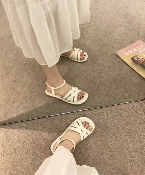 Ritzy(リッツィー)の「クロス編み込みデザインフラットサンダル(サンダル・レディース・ブラック/ブラウン/ホワイト・22.5/23/23.5/24/24.5/25)」の18枚目の写真