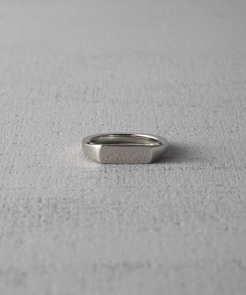 and cloud(アンドクラウド)の「Signet Square Ring(リング・レディース・ブラック/シルバー/イエローゴールド・15号/17号/13号/11号/19号)」の4枚目の写真