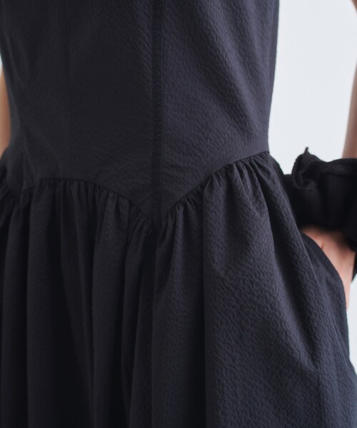 CODE A（コードエー）の「gathers drama dress（ワンピース・レディース・ネイビー系1/ホワイト/ブラック・38/36）」の13枚目の写真