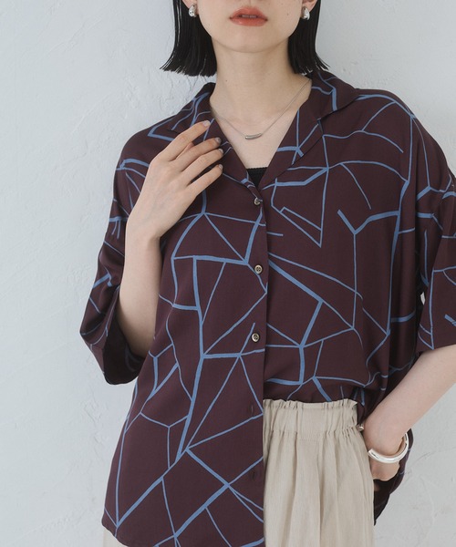 hunch(ハンチ)の「サテン プリント開襟シャツ(シャツ/ブラウス・レディース・ベージュ系その他/グレー系その他/パープル系その他・FREE)」の3枚目の写真