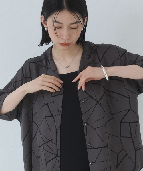 hunch(ハンチ)の「サテン プリント開襟シャツ(シャツ/ブラウス・レディース・ベージュ系その他/グレー系その他/パープル系その他・FREE)」の8枚目の写真