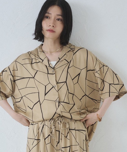 hunch(ハンチ)の「サテン プリント開襟シャツ(シャツ/ブラウス・レディース・ベージュ系その他/グレー系その他/パープル系その他・FREE)」の22枚目の写真