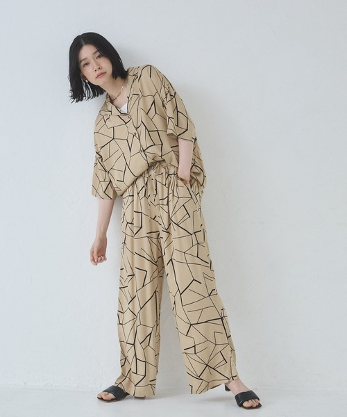 hunch(ハンチ)の「サテン プリント開襟シャツ(シャツ/ブラウス・レディース・ベージュ系その他/グレー系その他/パープル系その他・FREE)」の19枚目の写真