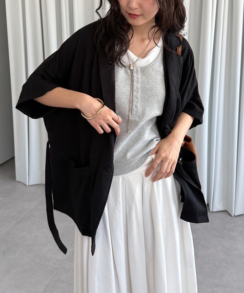 MUHET(ミュエータ)の「loose half sleeve tailored jacket / ルーズ半袖テーラードジャケット(テーラードジャケット・レディース・ベージュ/ブラック/ブラウン・FREE)」の2枚目の写真