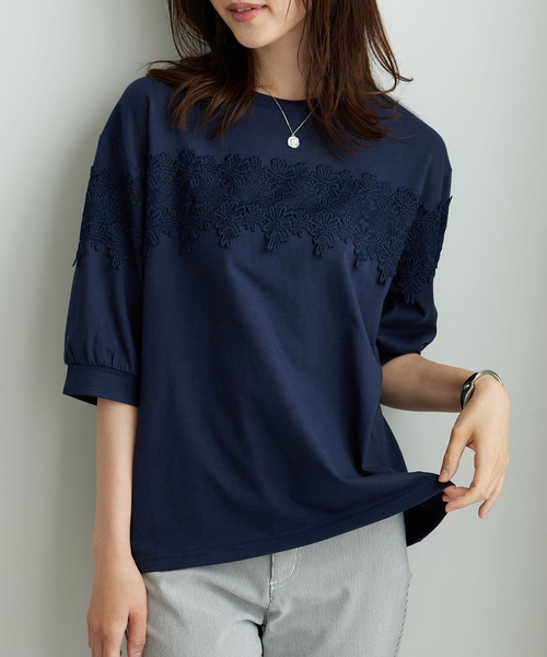 BELLUNA PLUS（ベルーナ）の「ケミカルレース使い華やかプルオーバー（Tシャツ/カットソー・レディース・ネイビー/アイボリー/モカ・LARGE/X-LARGE/MEDIUM）」の5枚目の写真