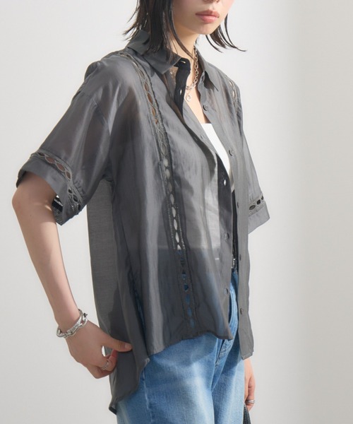 Paradise Picnic（パラダイスピクニック）の「梯子レースブラウス（シャツ/ブラウス・レディース・グレイッシュベージュ/チャコールグレー・FREE）」の2枚目の写真